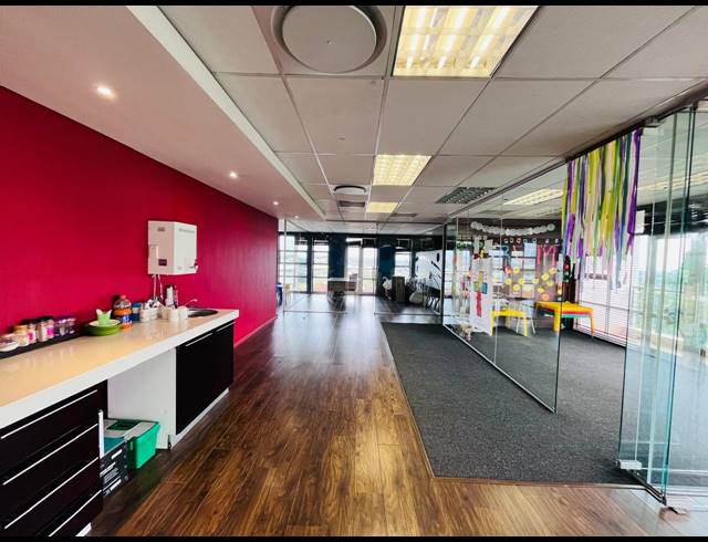 279M² OFFICE FOR SALE IN FOURWAYS